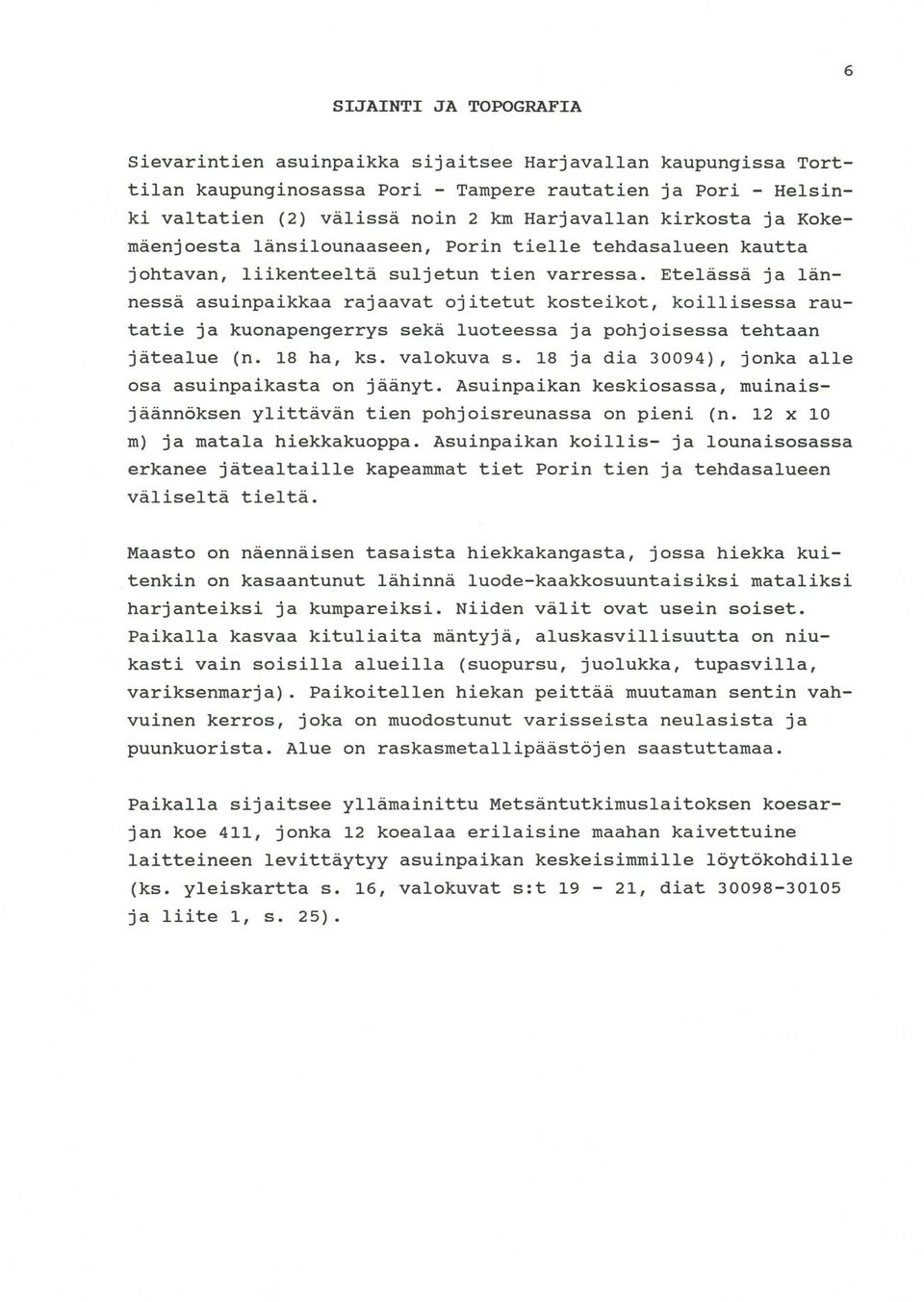 Etelässä ja lännessa asuinpaikkaa rajaavat ojitetut kosteikot, koillisessa rautatie ja kuonapengerrys sekä luoteessa ja pohjoisessa tehtaan jätealue (n. 18 ha, ks. valokuva s.