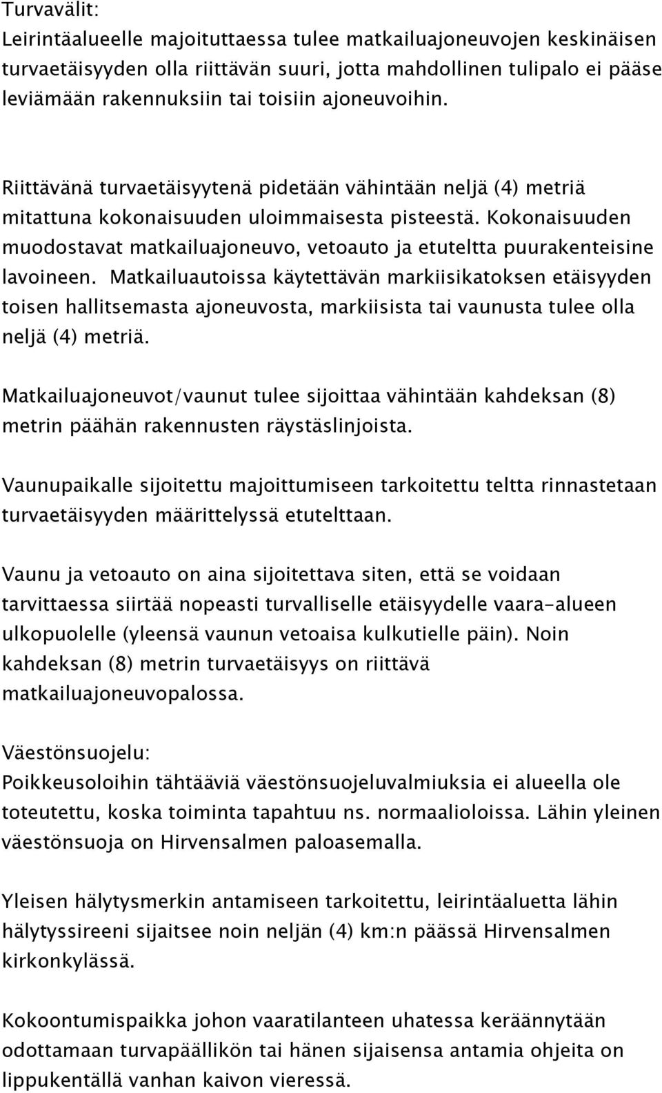 Kokonaisuuden muodostavat matkailuajoneuvo, vetoauto ja etuteltta puurakenteisine lavoineen.