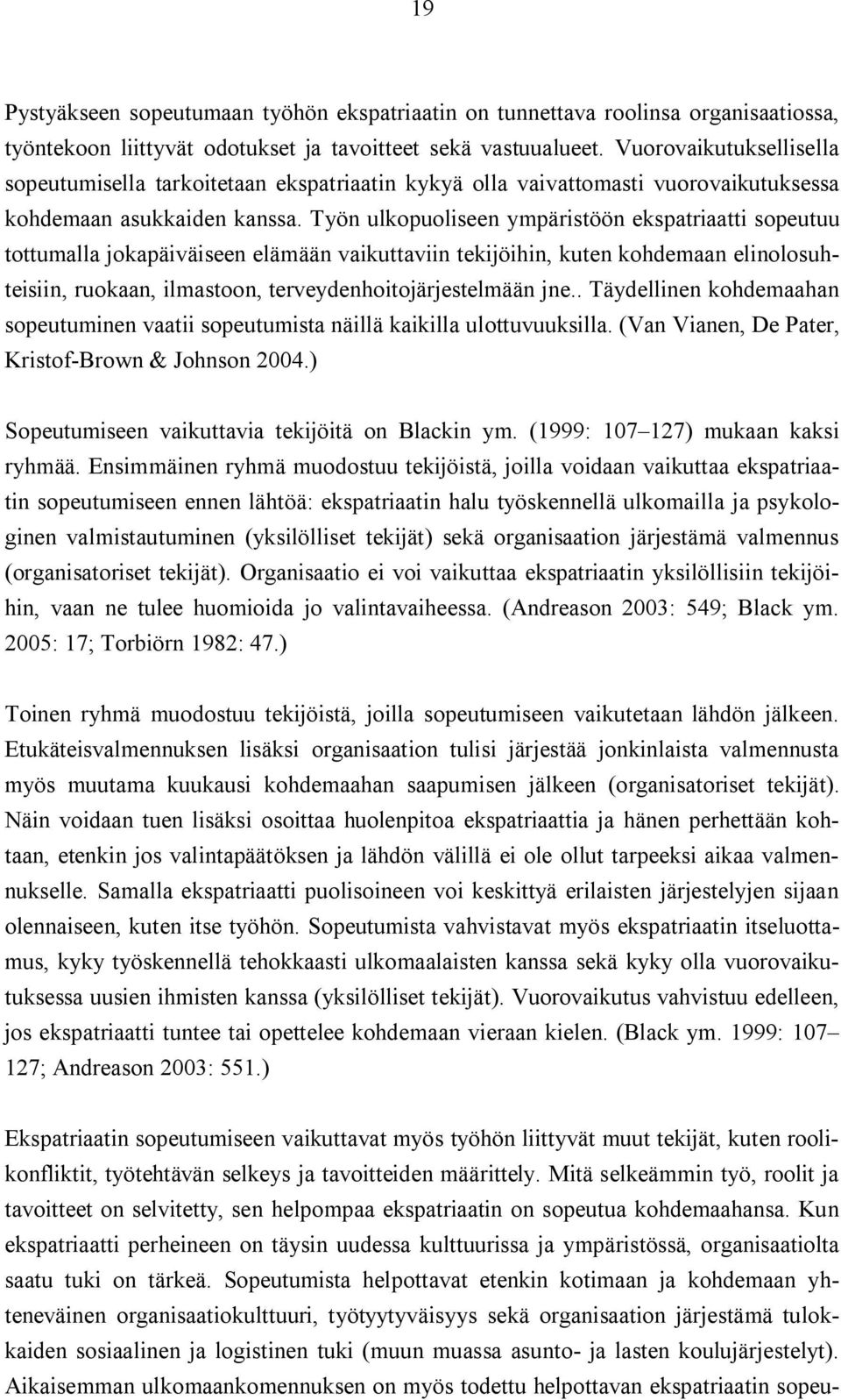 Työn ulkopuoliseen ympäristöön ekspatriaatti sopeutuu tottumalla jokapäiväiseen elämään vaikuttaviin tekijöihin, kuten kohdemaan elinolosuhteisiin, ruokaan, ilmastoon, terveydenhoitojärjestelmään jne.