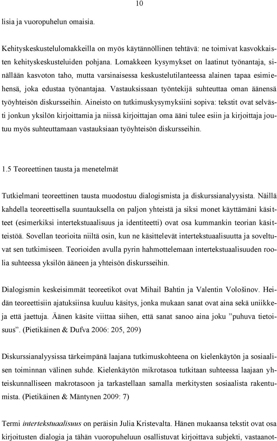 Vastauksissaan työntekijä suhteuttaa oman äänensä työyhteisön diskursseihin.