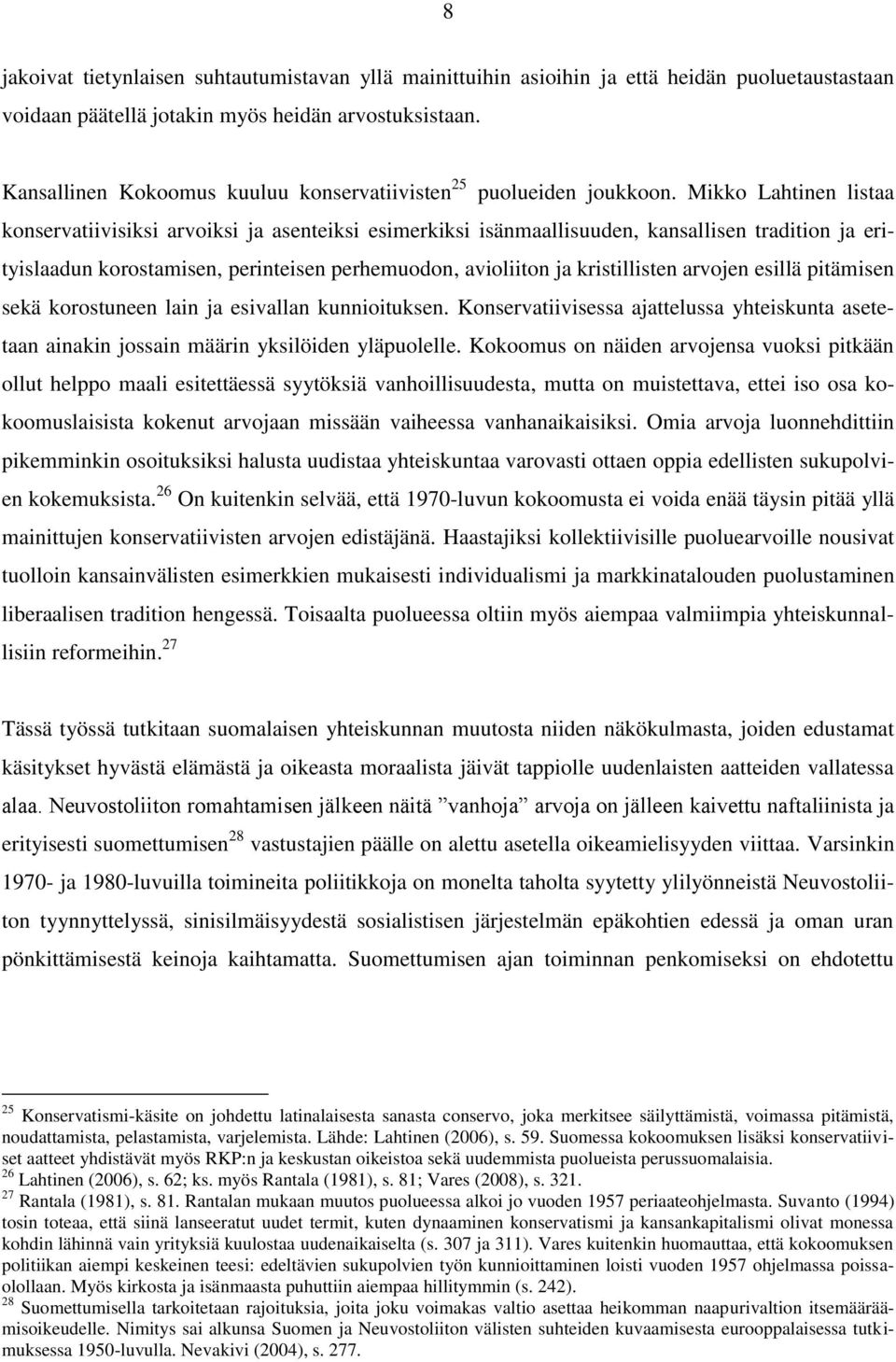 Mikko Lahtinen listaa konservatiivisiksi arvoiksi ja asenteiksi esimerkiksi isänmaallisuuden, kansallisen tradition ja erityislaadun korostamisen, perinteisen perhemuodon, avioliiton ja kristillisten