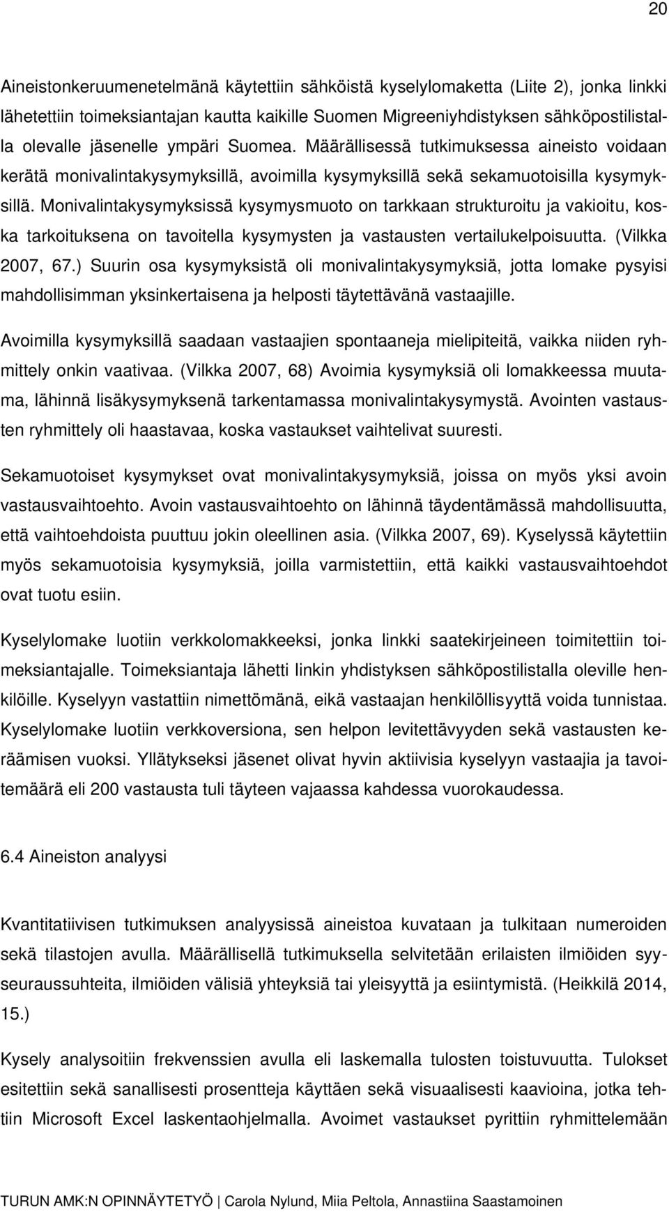 Monivalintakysymyksissä kysymysmuoto on tarkkaan strukturoitu ja vakioitu, koska tarkoituksena on tavoitella kysymysten ja vastausten vertailukelpoisuutta. (Vilkka 2007, 67.