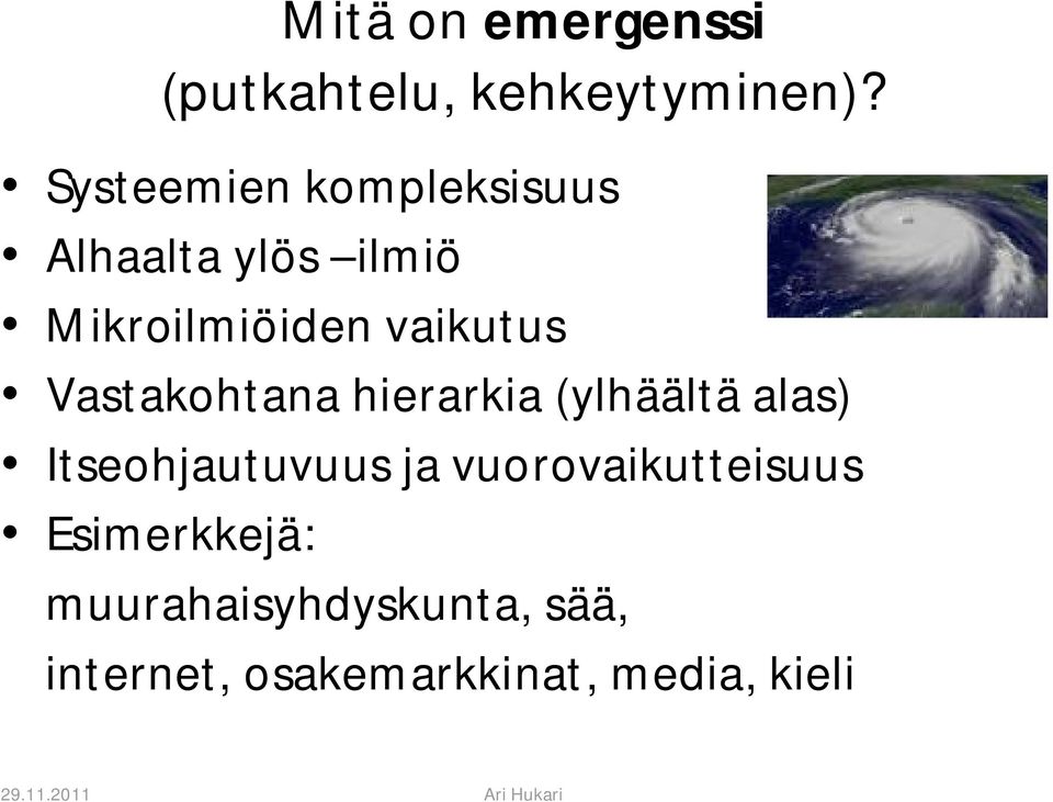 Vastakohtana hierarkia (ylhäältä alas) Itseohjautuvuus ja