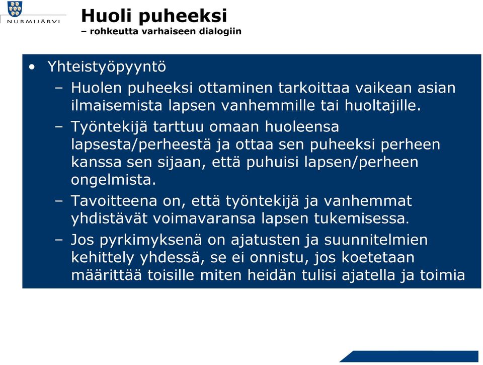 Työntekijä tarttuu maan huleensa lapsesta/perheestä ja ttaa sen puheeksi perheen kanssa sen sijaan, että puhuisi lapsen/perheen