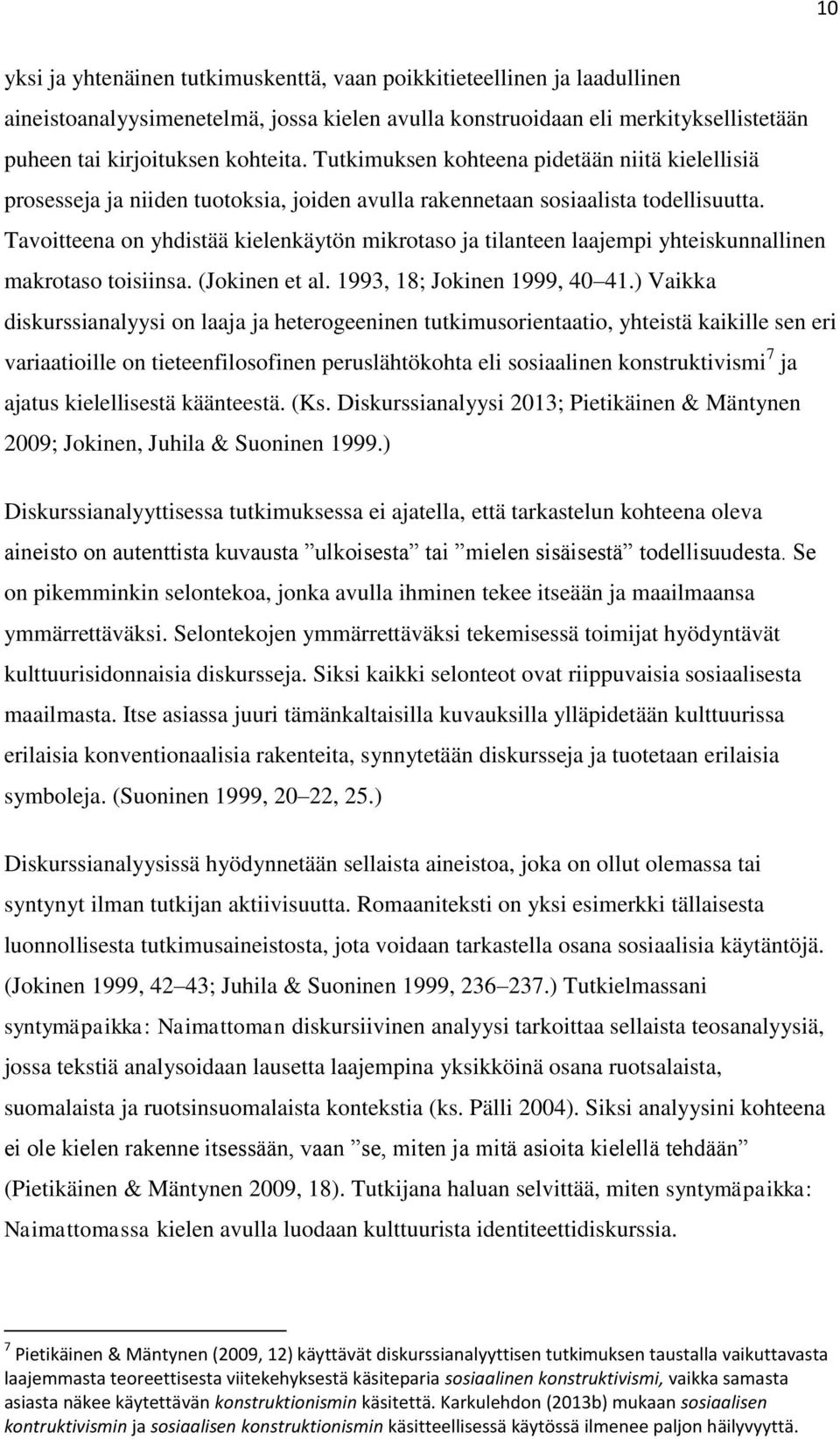 Tavoitteena on yhdistää kielenkäytön mikrotaso ja tilanteen laajempi yhteiskunnallinen makrotaso toisiinsa. (Jokinen et al. 1993, 18; Jokinen 1999, 40 41.