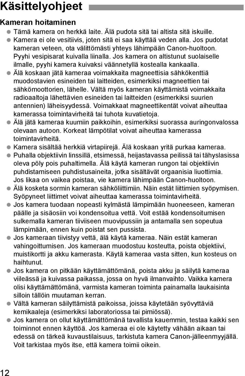 Jos kamera on altistunut suolaiselle ilmalle, pyyhi kamera kuivaksi väännetyllä kostealla kankaalla.