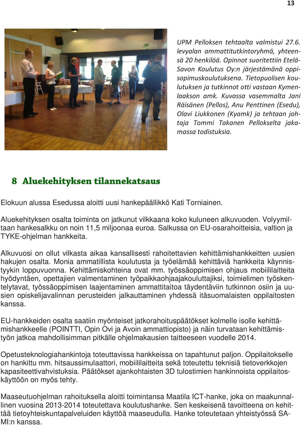 Kuvassa vasemmalta Jani Räisänen (Pellos), Anu Penttinen (Esedu), Olavi Liukkonen (Kyamk) ja tehtaan johtaja Tommi Takanen Pellokselta jakamassa todistuksia.
