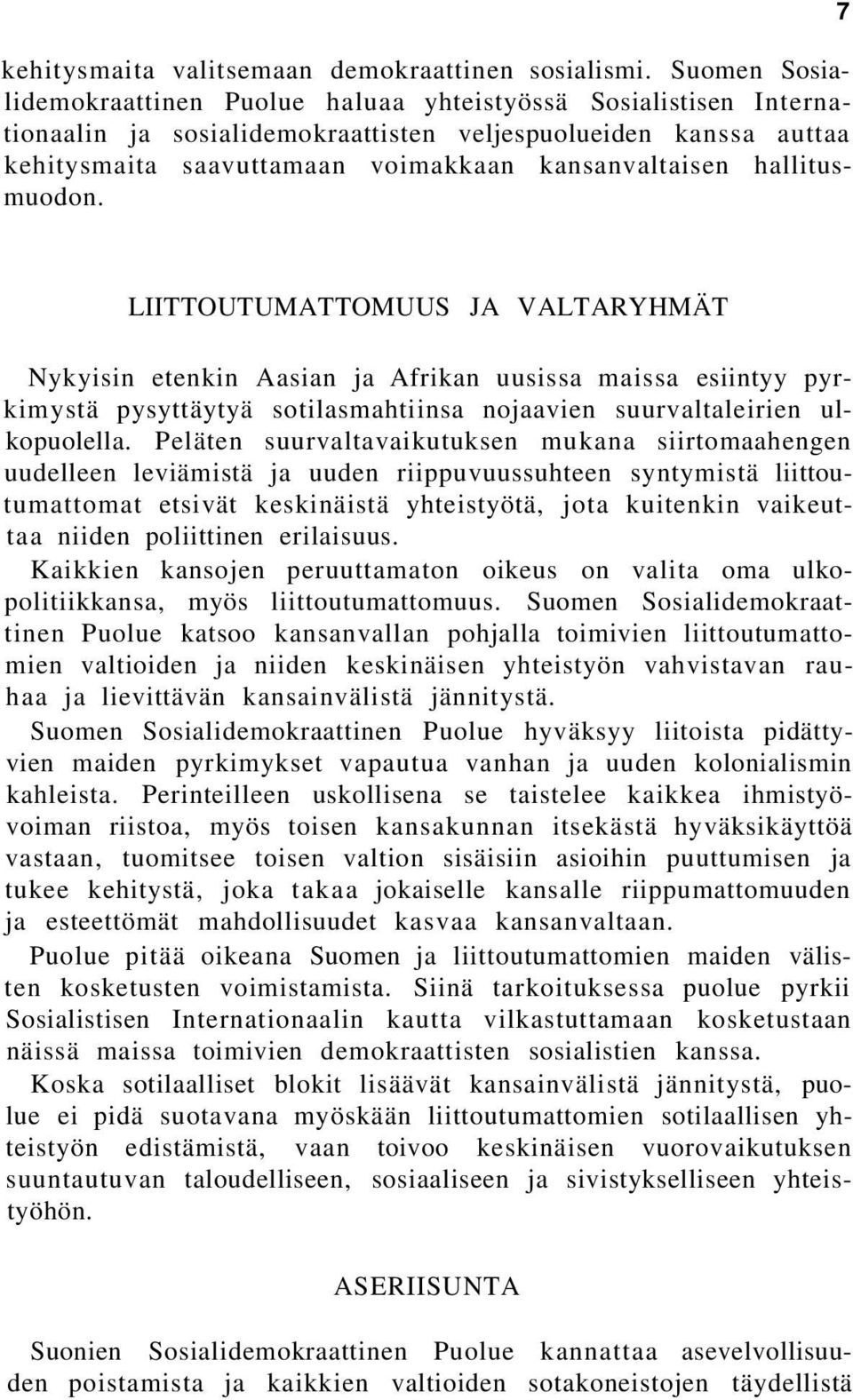 hallitusmuodon. 7 LIITTOUTUMATTOMUUS JA VALTARYHMÄT Nykyisin etenkin Aasian ja Afrikan uusissa maissa esiintyy pyrkimystä pysyttäytyä sotilasmahtiinsa nojaavien suurvaltaleirien ulkopuolella.