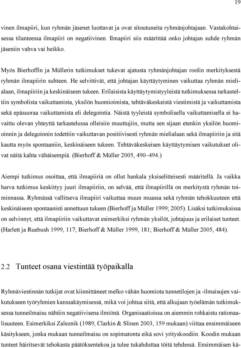 He selvittivät, että johtajan käyttäytyminen vaikuttaa ryhmän mielialaan, ilmapiiriin ja keskinäiseen tukeen.