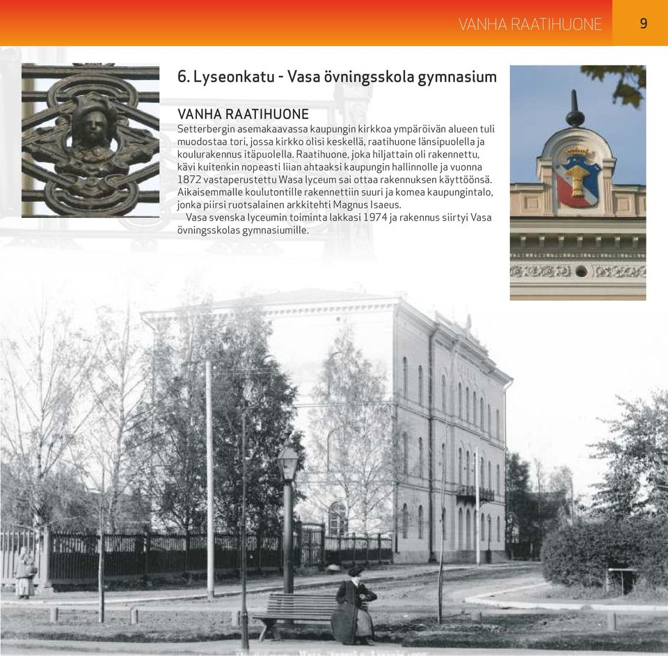 keskellä, raatihuone länsipuolella ja koulurakennus itäpuolella.
