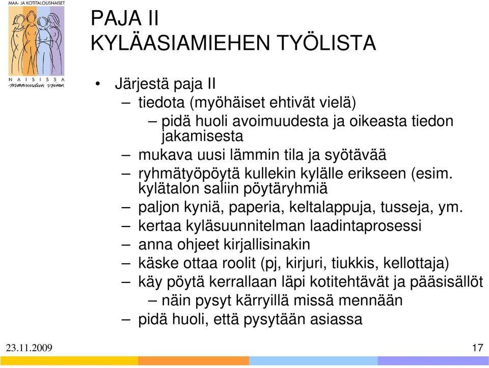 kylätalon saliin pöytäryhmiä paljon kyniä, paperia, keltalappuja, tusseja, ym.