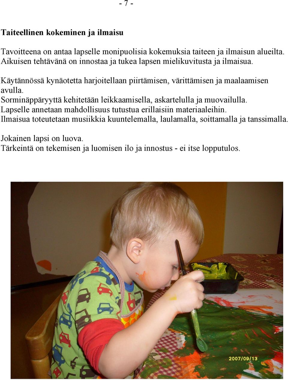 Käytännössä kynäotetta harjoitellaan piirtämisen, värittämisen ja maalaamisen avulla.