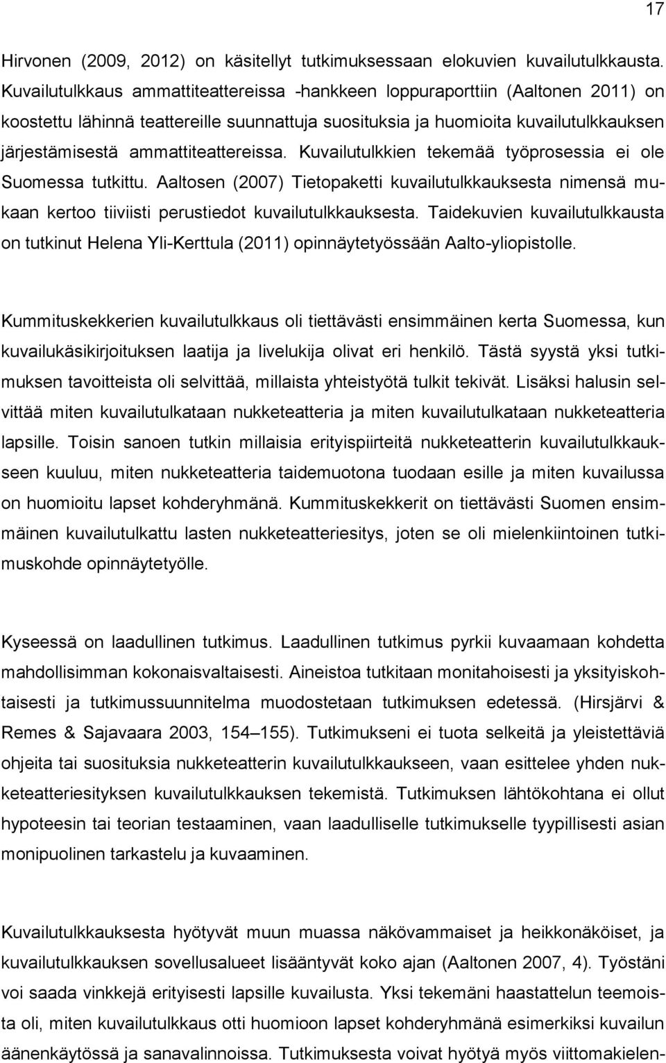 ammattiteattereissa. Kuvailutulkkien tekemää työprosessia ei ole Suomessa tutkittu. Aaltosen (2007) Tietopaketti kuvailutulkkauksesta nimensä mukaan kertoo tiiviisti perustiedot kuvailutulkkauksesta.