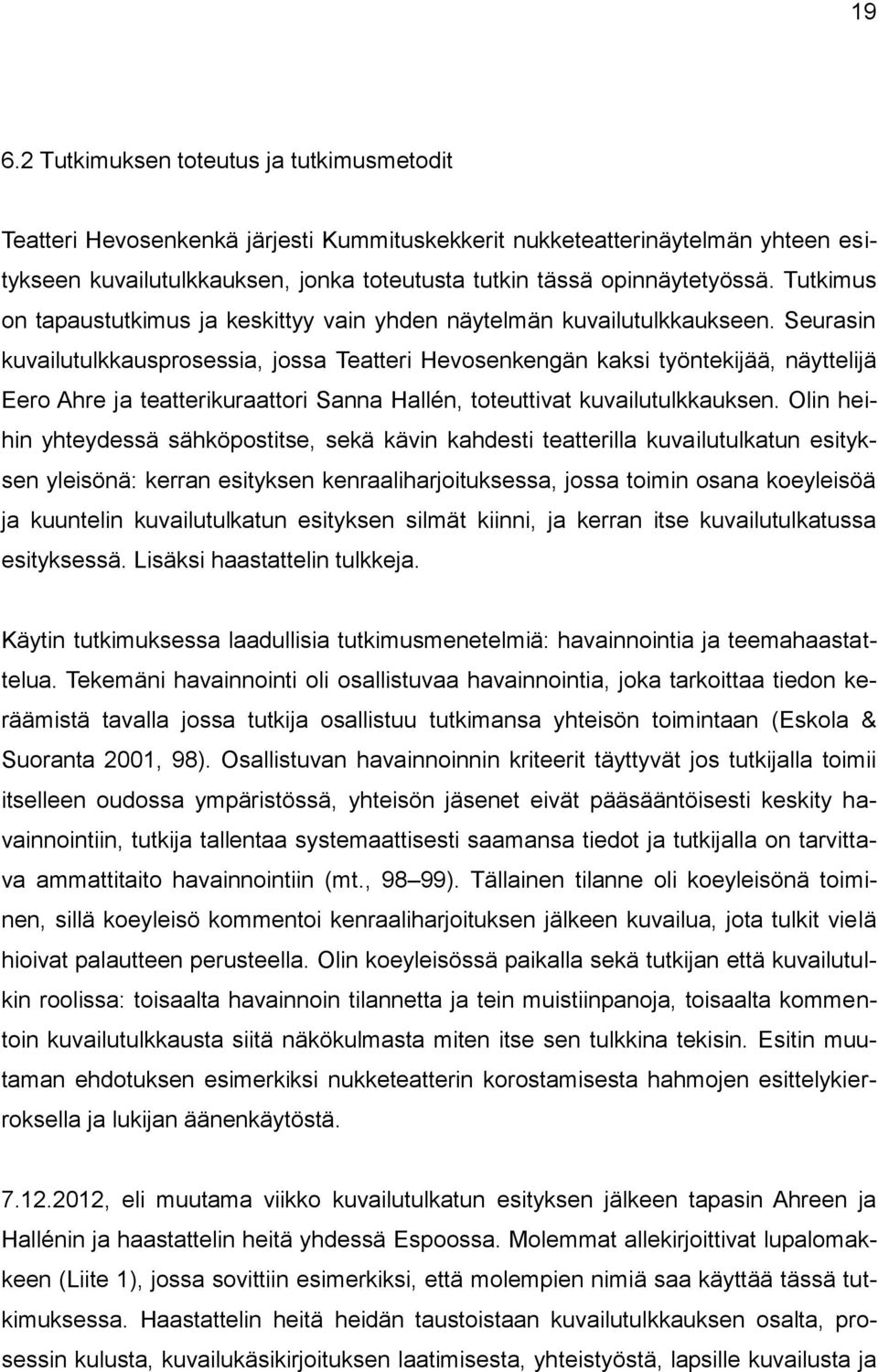Seurasin kuvailutulkkausprosessia, jossa Teatteri Hevosenkengän kaksi työntekijää, näyttelijä Eero Ahre ja teatterikuraattori Sanna Hallén, toteuttivat kuvailutulkkauksen.