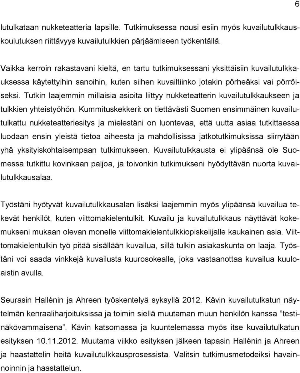 Tutkin laajemmin millaisia asioita liittyy nukketeatterin kuvailutulkkaukseen ja tulkkien yhteistyöhön.