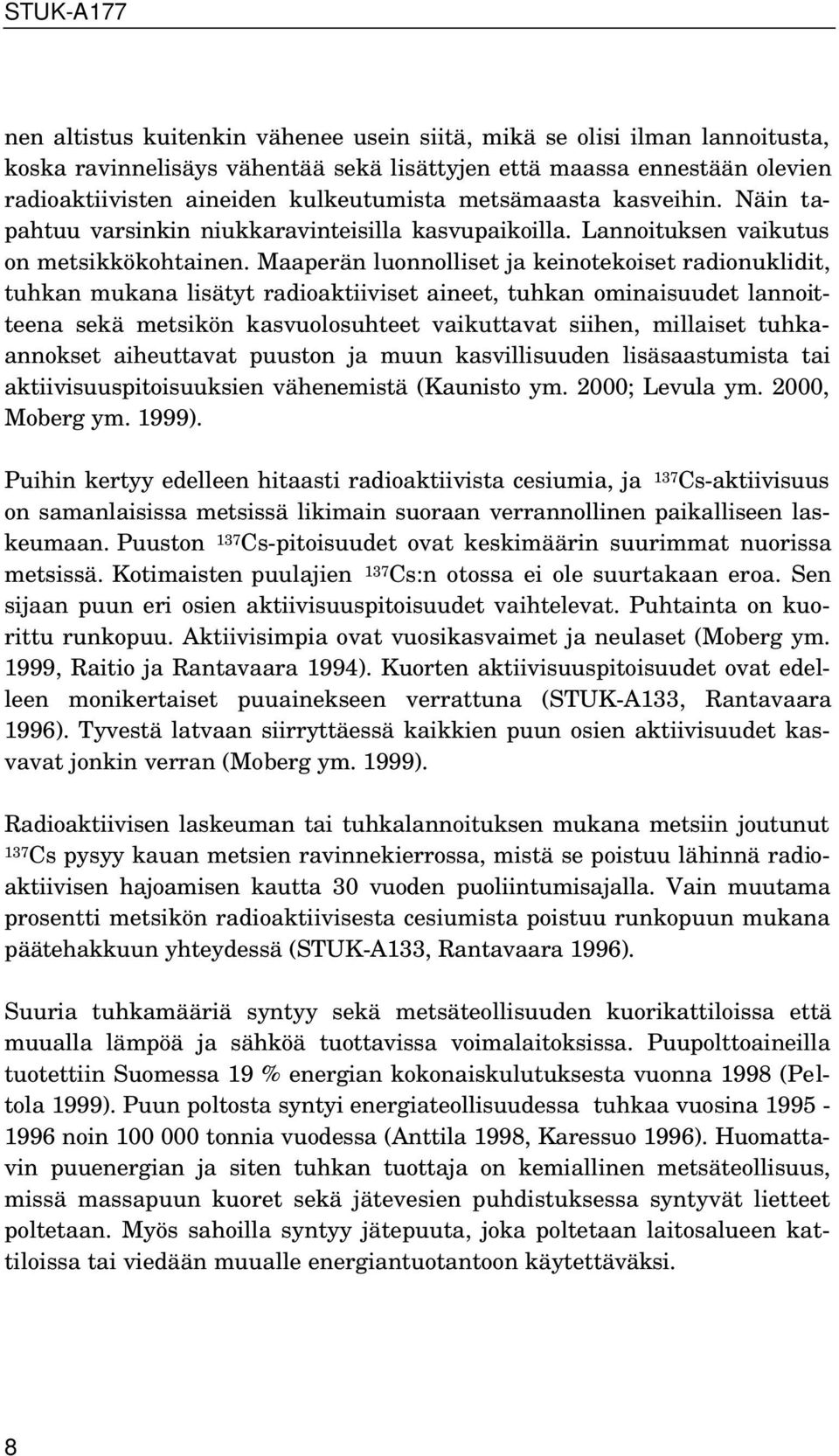 Maaperän luonnolliset ja keinotekoiset radionuklidit, tuhkan mukana lisätyt radioaktiiviset aineet, tuhkan ominaisuudet lannoitteena sekä metsikön kasvuolosuhteet vaikuttavat siihen, millaiset