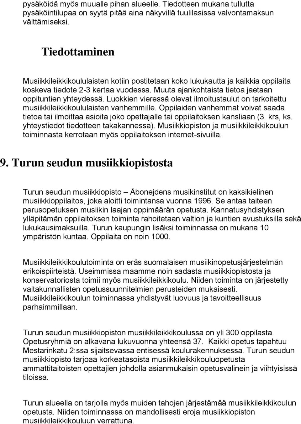 Luokkien vieressä olevat ilmoitustaulut on tarkoitettu musiikkileikkikoululaisten vanhemmille.