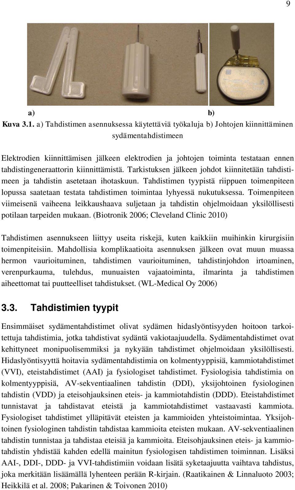 tahdistingeneraattorin kiinnittämistä. Tarkistuksen jälkeen johdot kiinnitetään tahdistimeen ja tahdistin asetetaan ihotaskuun.