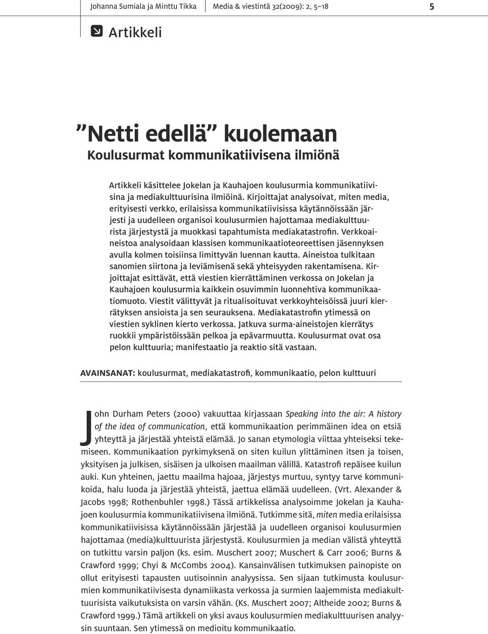 Kirjoittajat analysoivat, miten media, erityisesti verkko, erilaisissa kommunikatiivisissa käytännöissään järjesti ja uudelleen organisoi koulusurmien hajottamaa mediakulttuurista järjestystä ja