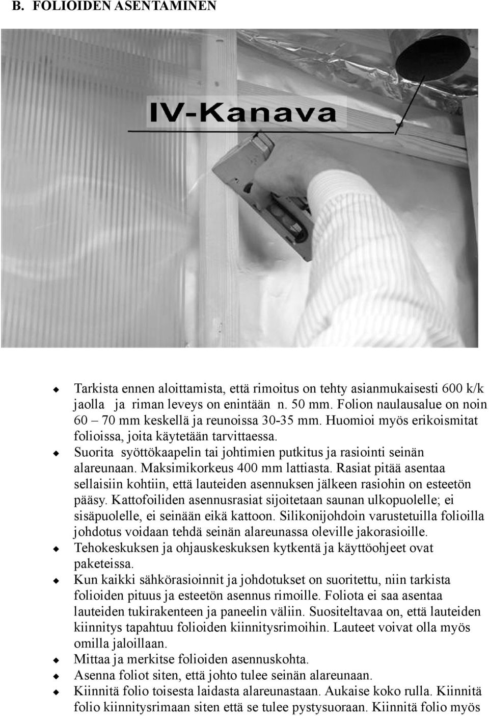 Suorita syöttökaapelin tai johtimien putkitus ja rasiointi seinän alareunaan. Maksimikorkeus 400 mm lattiasta.