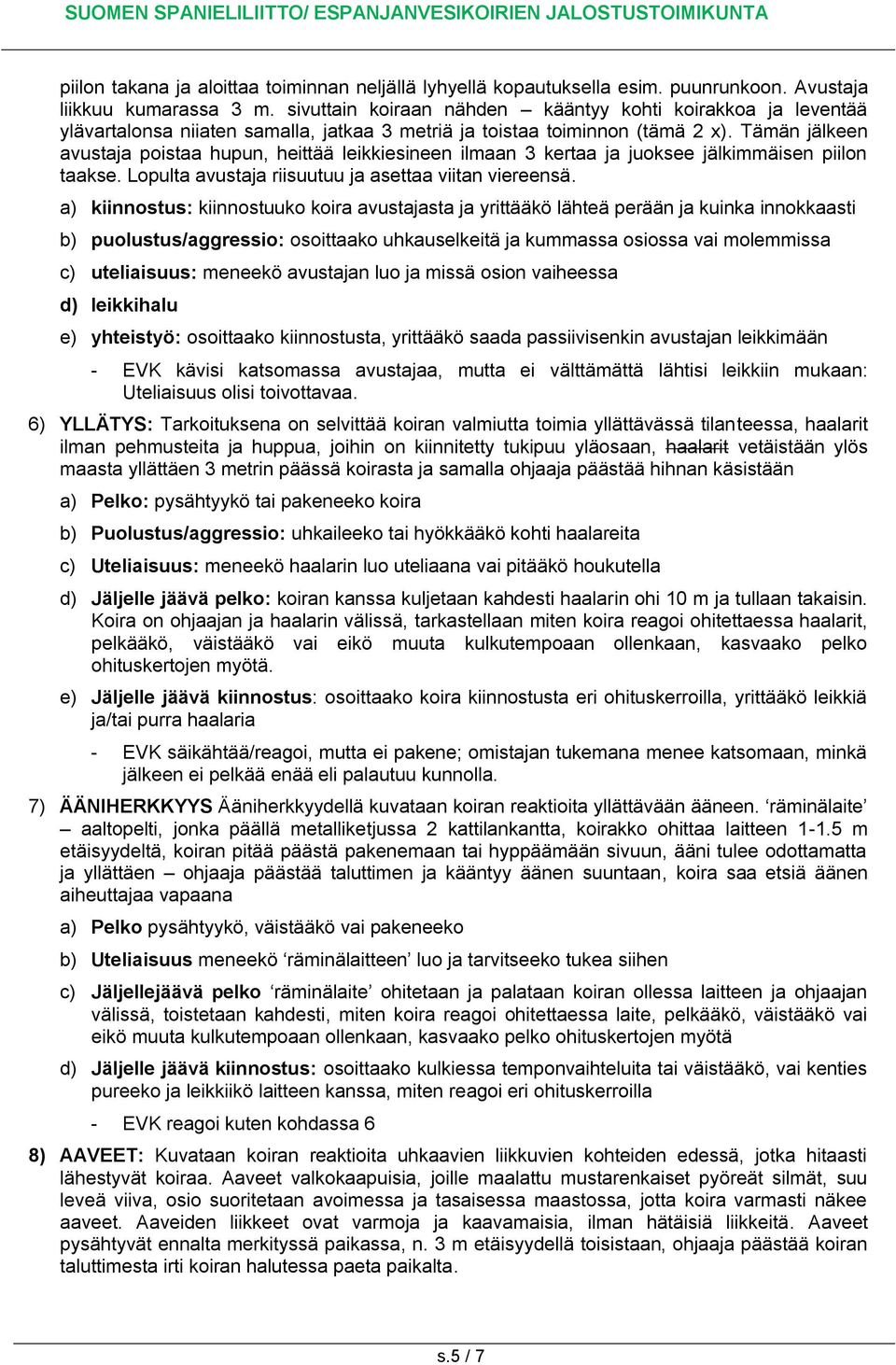 Tämän jälkeen avustaja poistaa hupun, heittää leikkiesineen ilmaan 3 kertaa ja juoksee jälkimmäisen piilon taakse. Lopulta avustaja riisuutuu ja asettaa viitan viereensä.