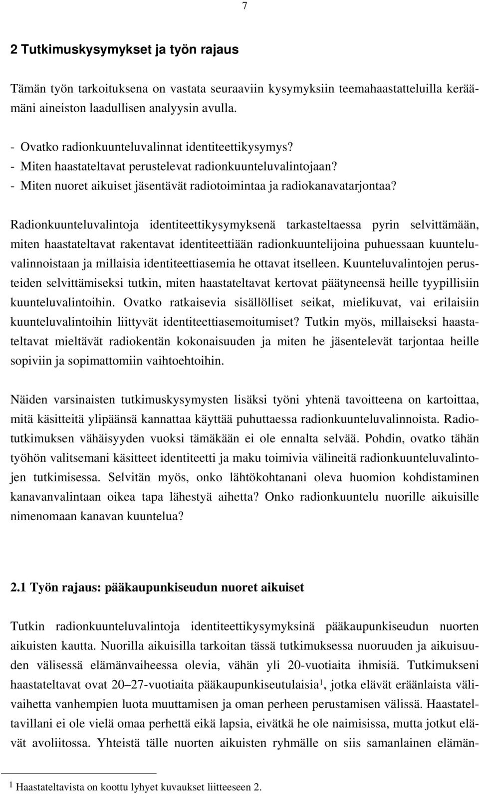 Radionkuunteluvalintoja identiteettikysymyksenä tarkasteltaessa pyrin selvittämään, miten haastateltavat rakentavat identiteettiään radionkuuntelijoina puhuessaan kuunteluvalinnoistaan ja millaisia