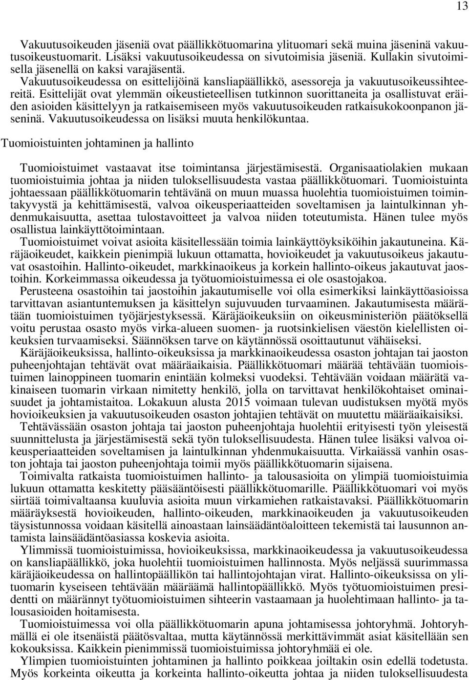 Esittelijät ovat ylemmän oikeustieteellisen tutkinnon suorittaneita ja osallistuvat eräiden asioiden käsittelyyn ja ratkaisemiseen myös vakuutusoikeuden ratkaisukokoonpanon jäseninä.