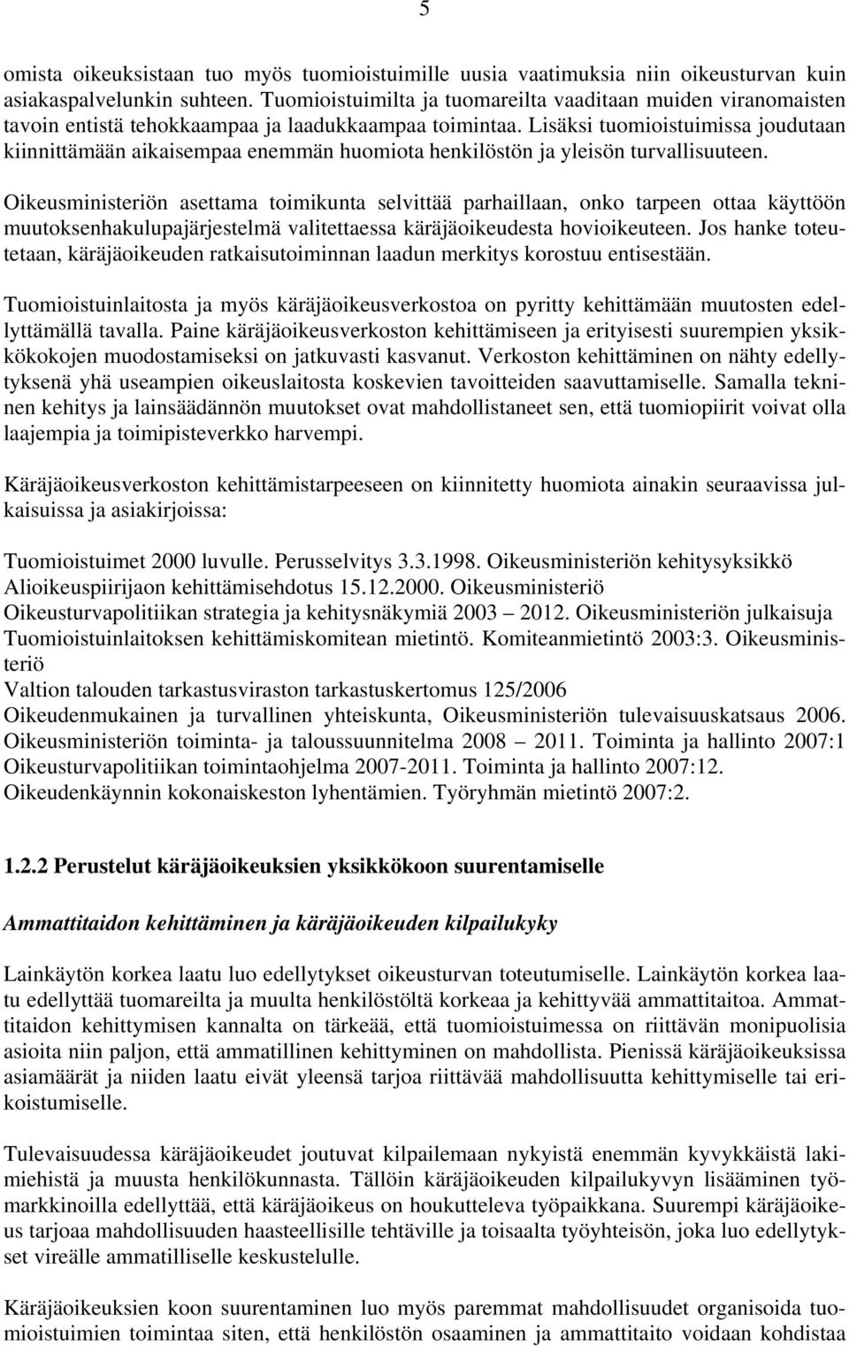 Lisäksi tuomioistuimissa joudutaan kiinnittämään aikaisempaa enemmän huomiota henkilöstön ja yleisön turvallisuuteen.