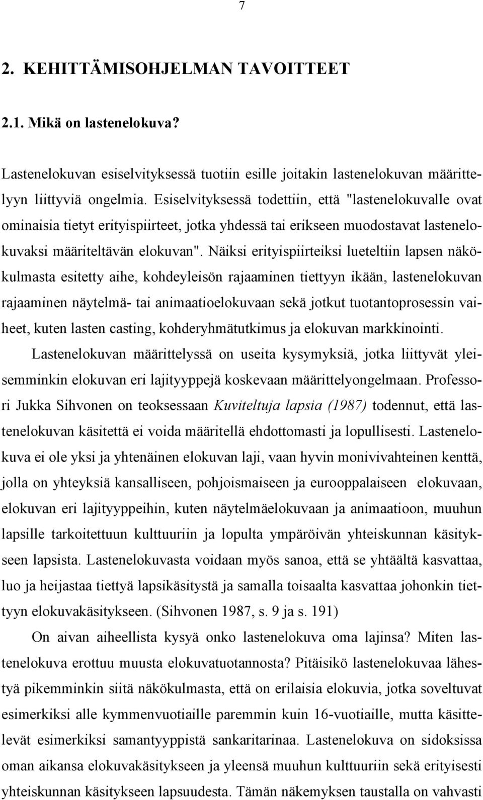 Näiksi erityispiirteiksi lueteltiin lapsen näkökulmasta esitetty aihe, kohdeyleisön rajaaminen tiettyyn ikään, lastenelokuvan rajaaminen näytelmä- tai animaatioelokuvaan sekä jotkut tuotantoprosessin