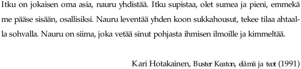 Nauru leventää yhden koon sukkahousut, tekee tilaa ahtaalla sohvalla.