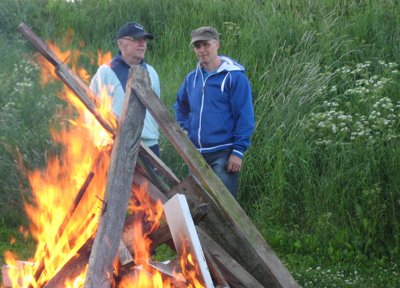 RAUTATIELÄHETYS Juhannuskokko