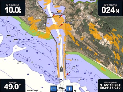 päällekkäin -asetuksella voit näyttää tutkatiedot merikartan päällä. Tutkan alue Tutkan käyttäminen Valitse aloitusnäytössä Tutka > Päällekkäistutka. Tutkakuva näkyy oranssina merikartan päällä.