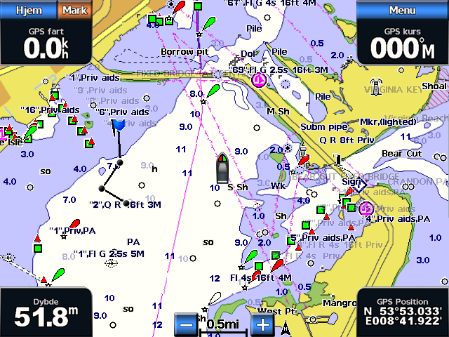 Digital Selective Calling (DSC) Sijainnin seuranta Kun liität Garmin-karttapiirturin VHF-radioon NMEA 0183 -verkon kautta, voit seurata sijaintiraportteja lähettäviä aluksia.