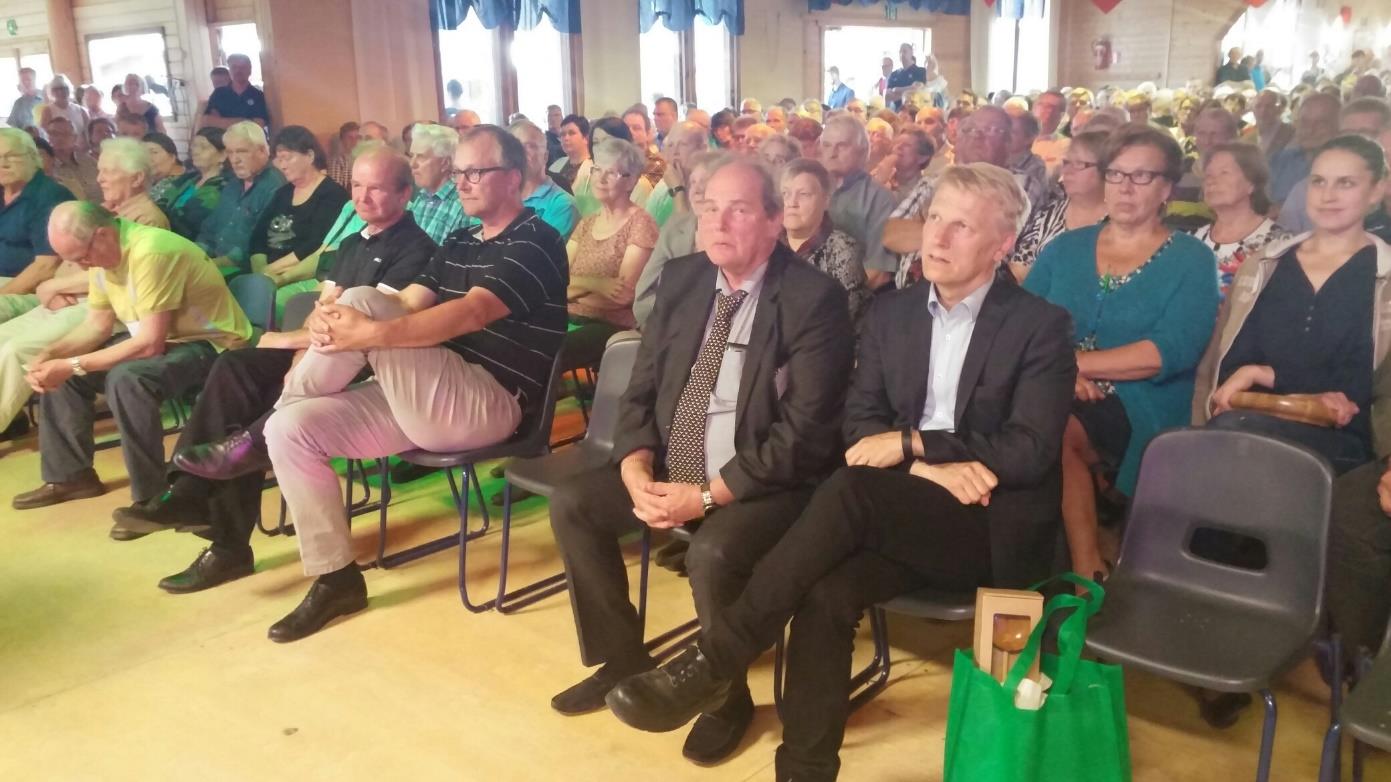 LIITTEET Metsänomistajien koulutus- ja tiedotussuunnitelma 2016 KOULUTUS JA KURSSIT KOKOUKSET TAPAHTUMAT JA KILPAILUT TIEDOTUS Tammikuu Metsään ABC-päivä (Kotimetsikkö) Helmikuu Veropäivät kunnittain