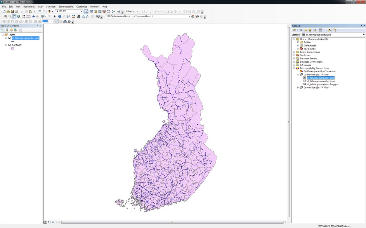 ArcGIS näyttää Digiroad-aineiston oletuksena rajapinnasta WGS 84-koordinaatistossa.