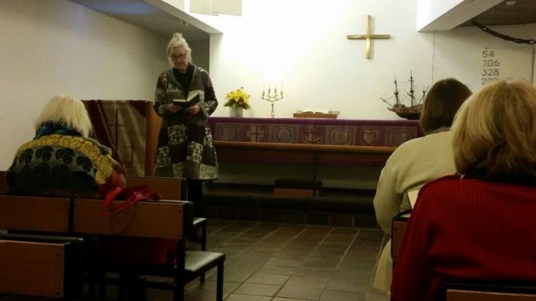 Olemme viime vuosina voineet toteuttaa monta uudistusta kirkon kiinteistössä. Viimeksi kirkkosalimme sait uudet päällysteet polvistumispenkkeihin alttarilla.