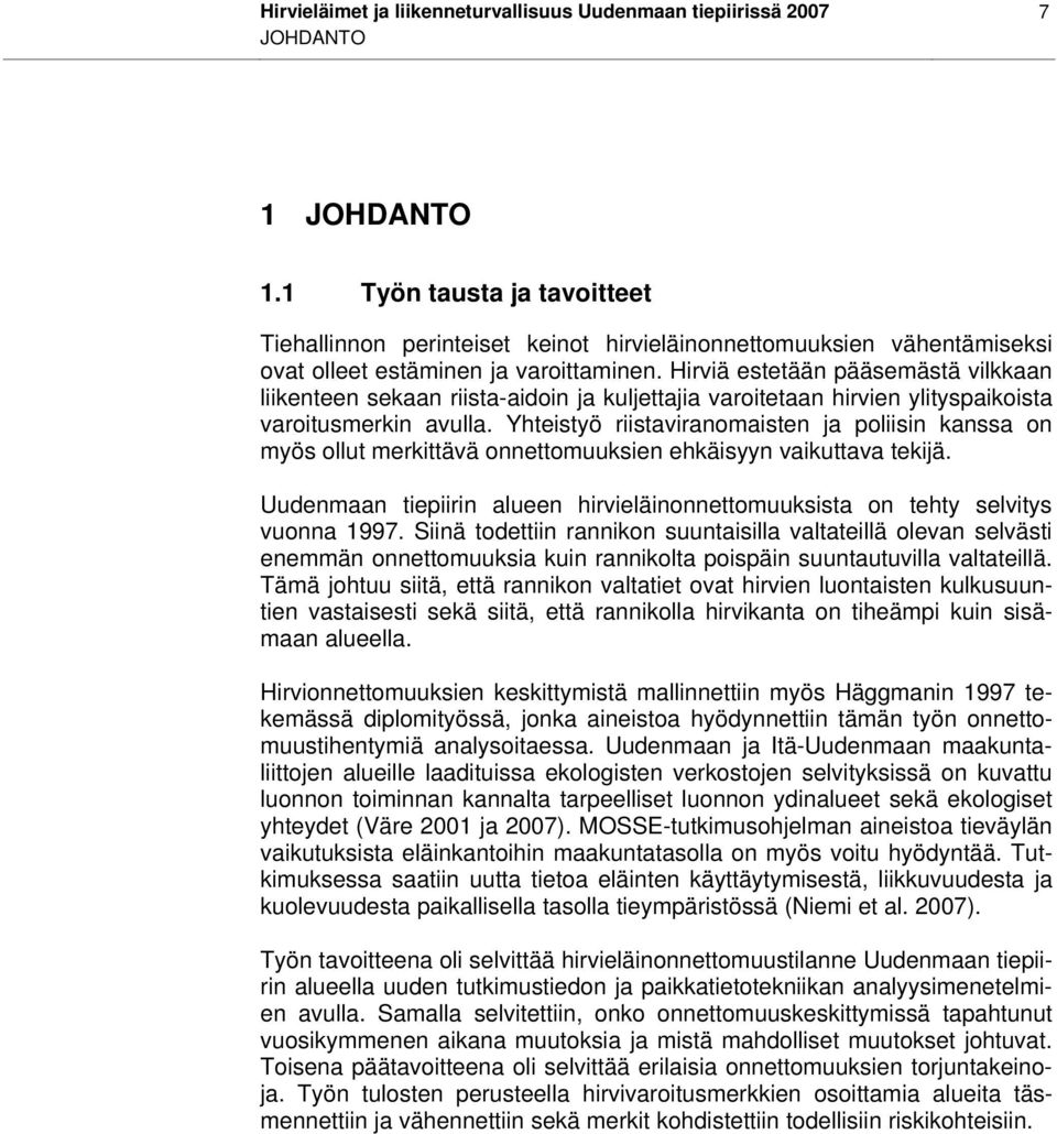 Hirviä estetään pääsemästä vilkkaan liikenteen sekaan riista-aidoin ja kuljettajia varoitetaan hirvien ylityspaikoista varoitusmerkin avulla.