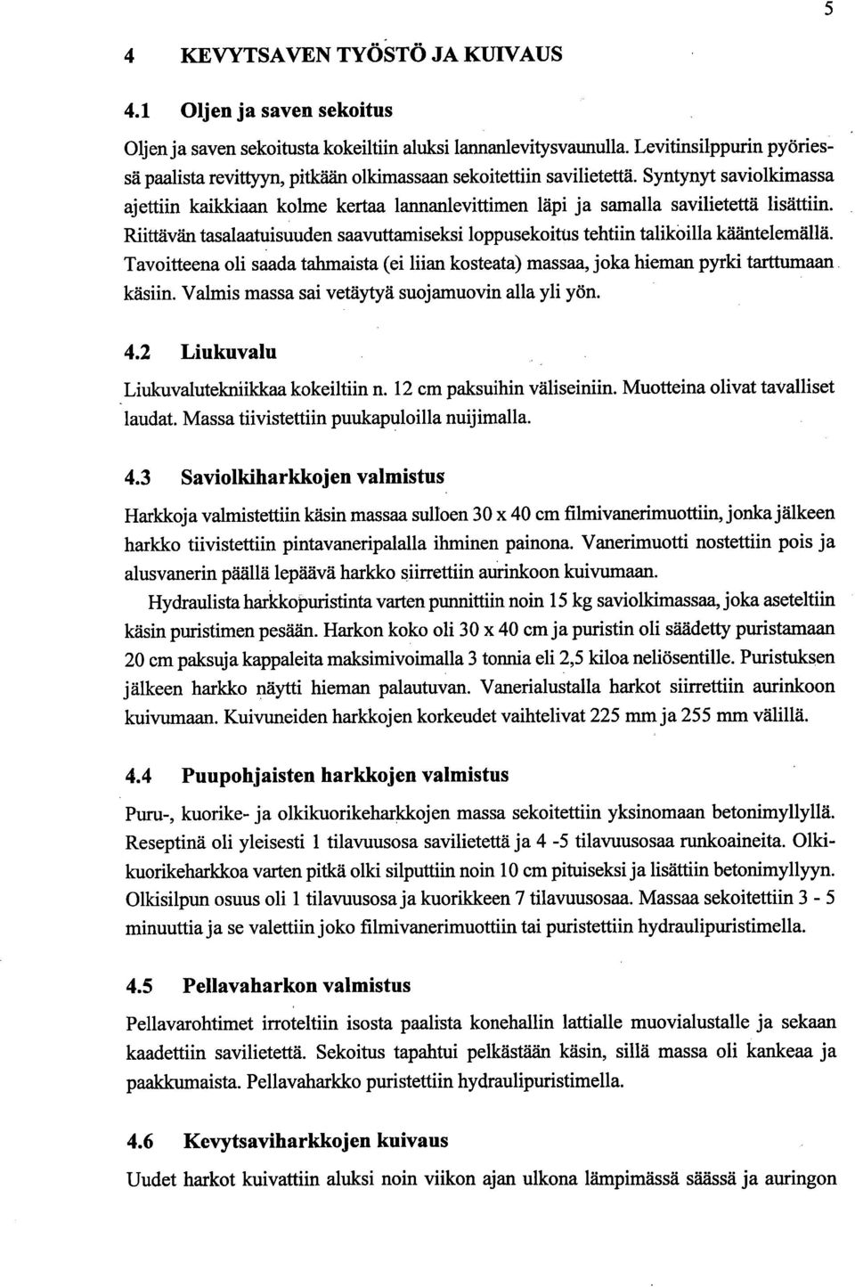 Syntynyt saviolkimassa ajettiin kaikkiaan kolme kertaa lannanlevittimen läpi ja samalla savilietettä lisättiin.