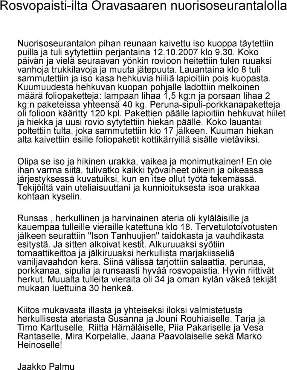 Kuumuudesta hehkuvan kuopan pohjalle ladottiin melkoinen määrä foliopaketteja: lampaan lihaa 1,5 kg:n ja porsaan lihaa 2 kg:n paketeissa yhteensä 40 kg.