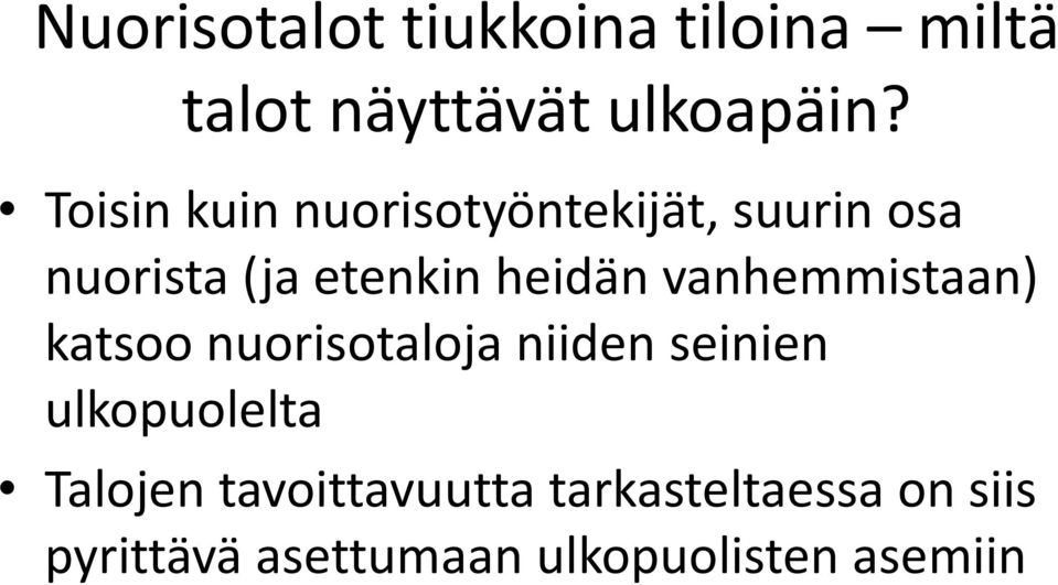 vanhemmistaan) katsoo nuorisotaloja niiden seinien ulkopuolelta Talojen