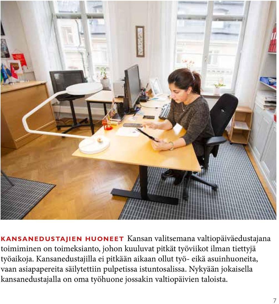 Kansanedustajilla ei pitkään aikaan ollut työ- eikä asuinhuoneita, vaan asia papereita