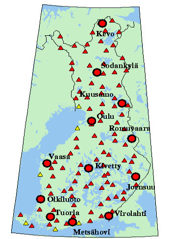 6 Kuva 3. Ylimmän luokan EUREF-FIN-pisteet Suomessa. Punaiset ympyrät ovat FinnReftukiasemia, punaiset kolmiot 1. luokan kolmiopisteitä ja keltaiset kolmiot mareografeja.