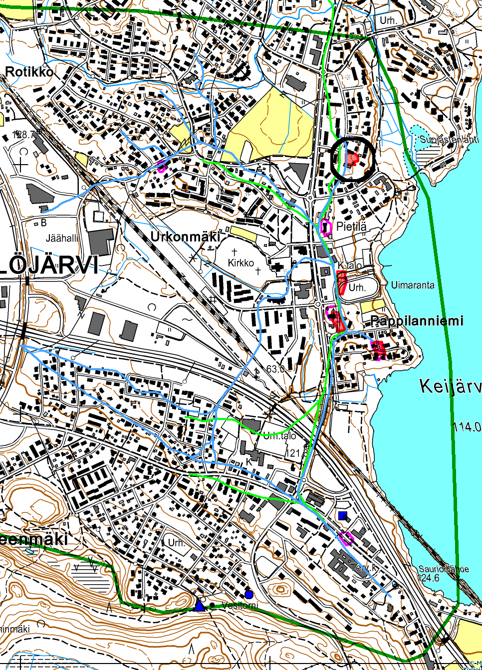 3 Sijaintikartta Suojala oik. ylh ympyrän sisällä. Ylöjärven kylän 1763 kylätontit punaisella ja v, 1763 kartalta projisoidut tiet vihreällä, v. 1818 kartalta projisoidut tiet sinisellä.