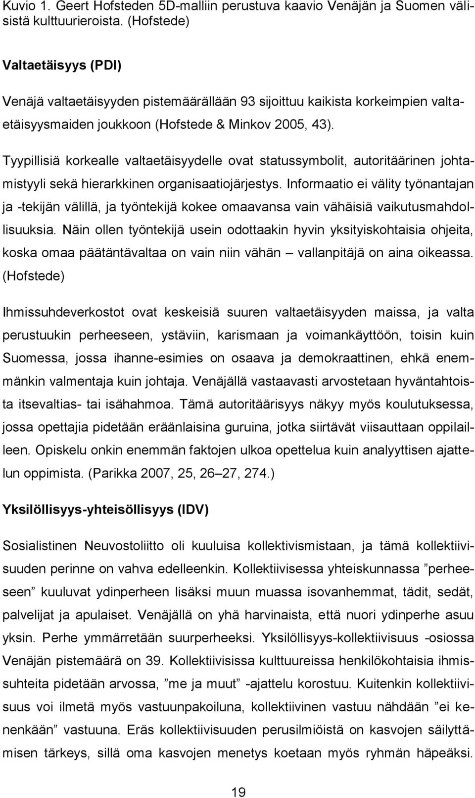 Tyypillisiä korkealle valtaetäisyydelle ovat statussymbolit, autoritäärinen johtamistyyli sekä hierarkkinen organisaatiojärjestys.