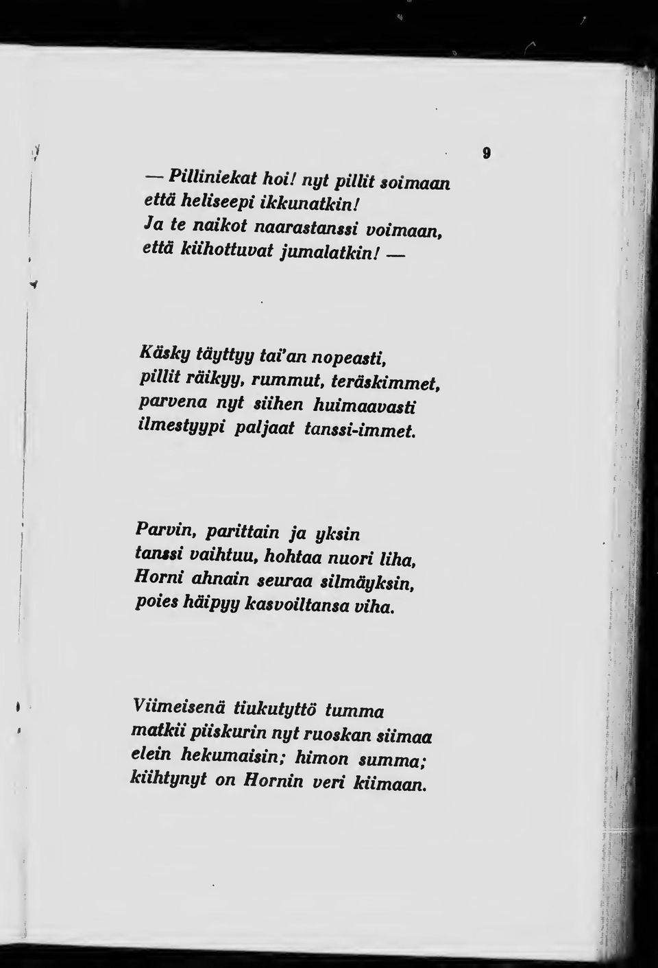 Käsky täyttyy tavan nopeasti, pillit räikyy, rummut, teräskimmet, parvena nyt siihen huimaavasti ilmestyypi paljaat tanssi-immet.