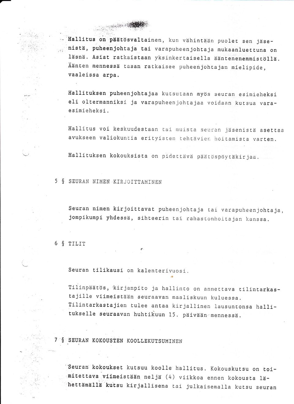 s seuran esimieheksi e1i oleermanniksi ja varapuheen-lohcajaa voidaan kucsua varaesimieheksi.. Hallitus voi lceskuudestaan tiii nuista seur-an -iäseniscä aseeeaa avukseen valj.