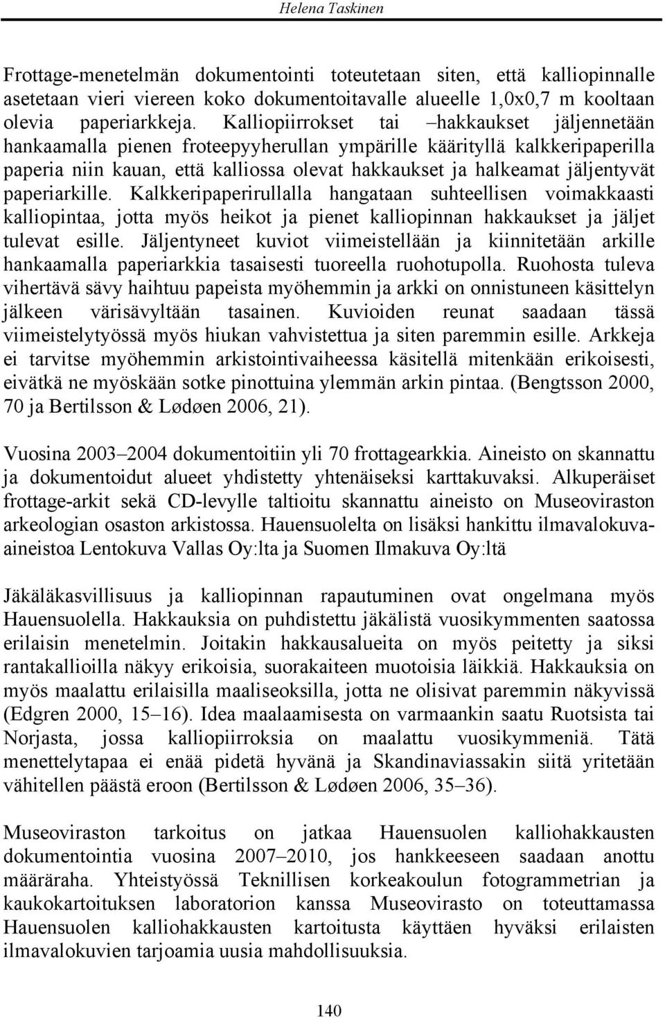 paperiarkille. Kalkkeripaperirullalla hangataan suhteellisen voimakkaasti kalliopintaa, jotta myös heikot ja pienet kalliopinnan hakkaukset ja jäljet tulevat esille.