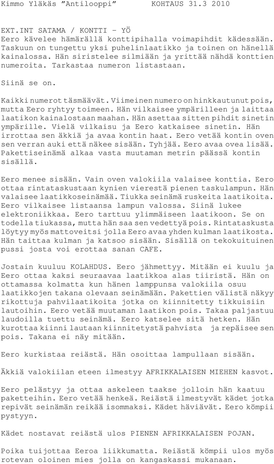 Hän vilkaisee ympärilleen ja laittaa laatikon kainalostaan maahan. Hän asettaa sitten pihdit sinetin ympärille. Vielä vilkaisu ja Eero katkaisee sinetin. Hän irrottaa sen äkkiä ja avaa kontin haat.