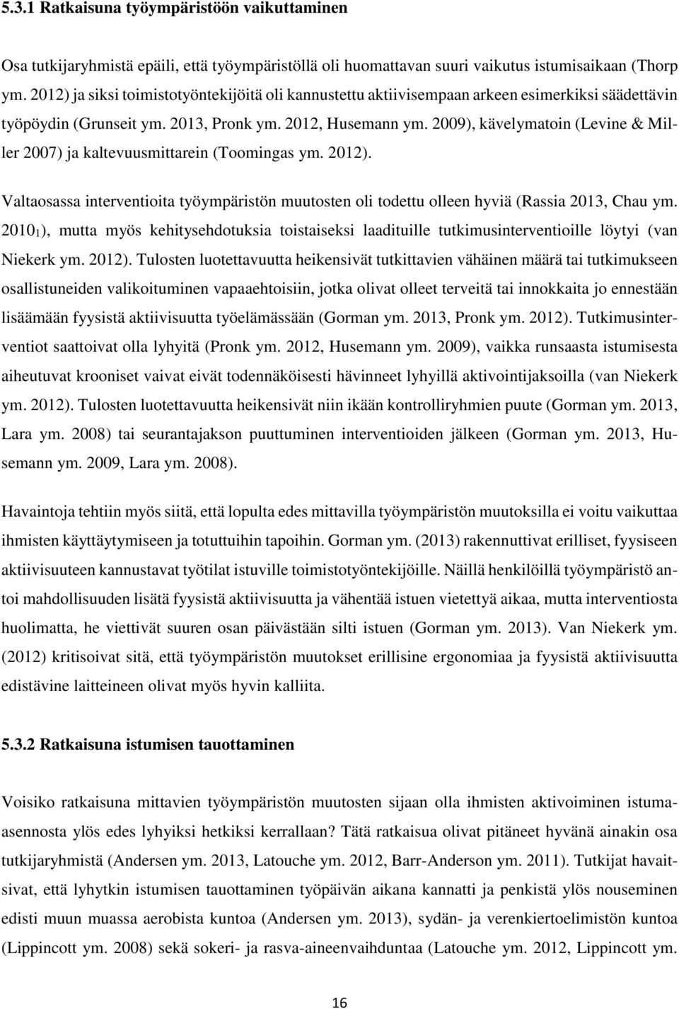 2009), kävelymatoin (Levine & Miller 2007) ja kaltevuusmittarein (Toomingas ym. 2012). Valtaosassa interventioita työympäristön muutosten oli todettu olleen hyviä (Rassia 2013, Chau ym.