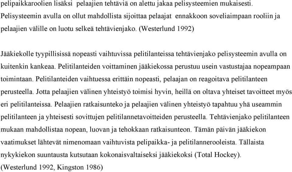 (Westerlund 1992) Jääkiekolle tyypillisissä nopeasti vaihtuvissa pelitilanteissa tehtävienjako pelisysteemin avulla on kuitenkin kankeaa.